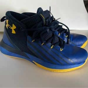 Under Armour sneakers high top basketball shoes boys size 5.5